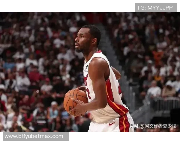 维金斯盛赞鲍威尔展现统治力称其为非凡天才球员的典范