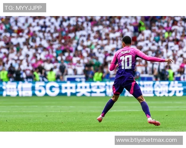 巴甲球员身价排行榜揭晓罗克以3500万欧元领跑拉扬紧随其后 巴甲球员身价排行榜揭晓罗克以3500万欧元领跑拉扬紧随其后