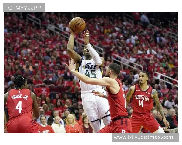 米诺特次节神勇表现五投全中连得12分带领球队一举拉开比分优势 米诺特次节神勇表现五投全中连得12分带领球队一举拉开比分优势