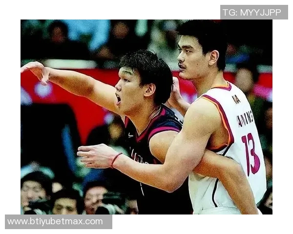 姚明与街球王阿尔斯通重聚合影引发球迷回忆与热议 姚明与街球王阿尔斯通重聚合影引发球迷回忆与热议