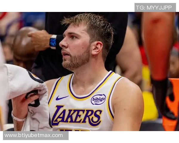 肯扬马丁直言湖人球员对雷迪克缺乏尊重只因他不敢批评詹姆斯与东契奇