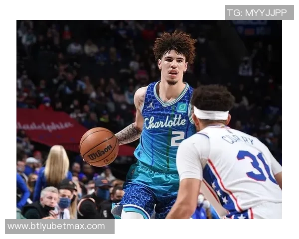 波蒂斯表现稳健半场8投5中贡献12分6篮板正负值2助球队稳定局面