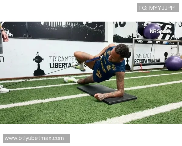 内马尔膝盖手术后恢复良好重返桑托斯训练场备战新赛季