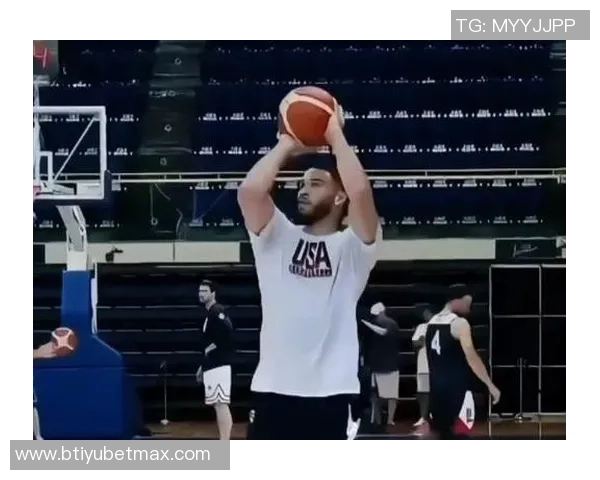 塔图姆训练中扣篮引发热议马祖拉幽默回应医学院未毕业的趣事